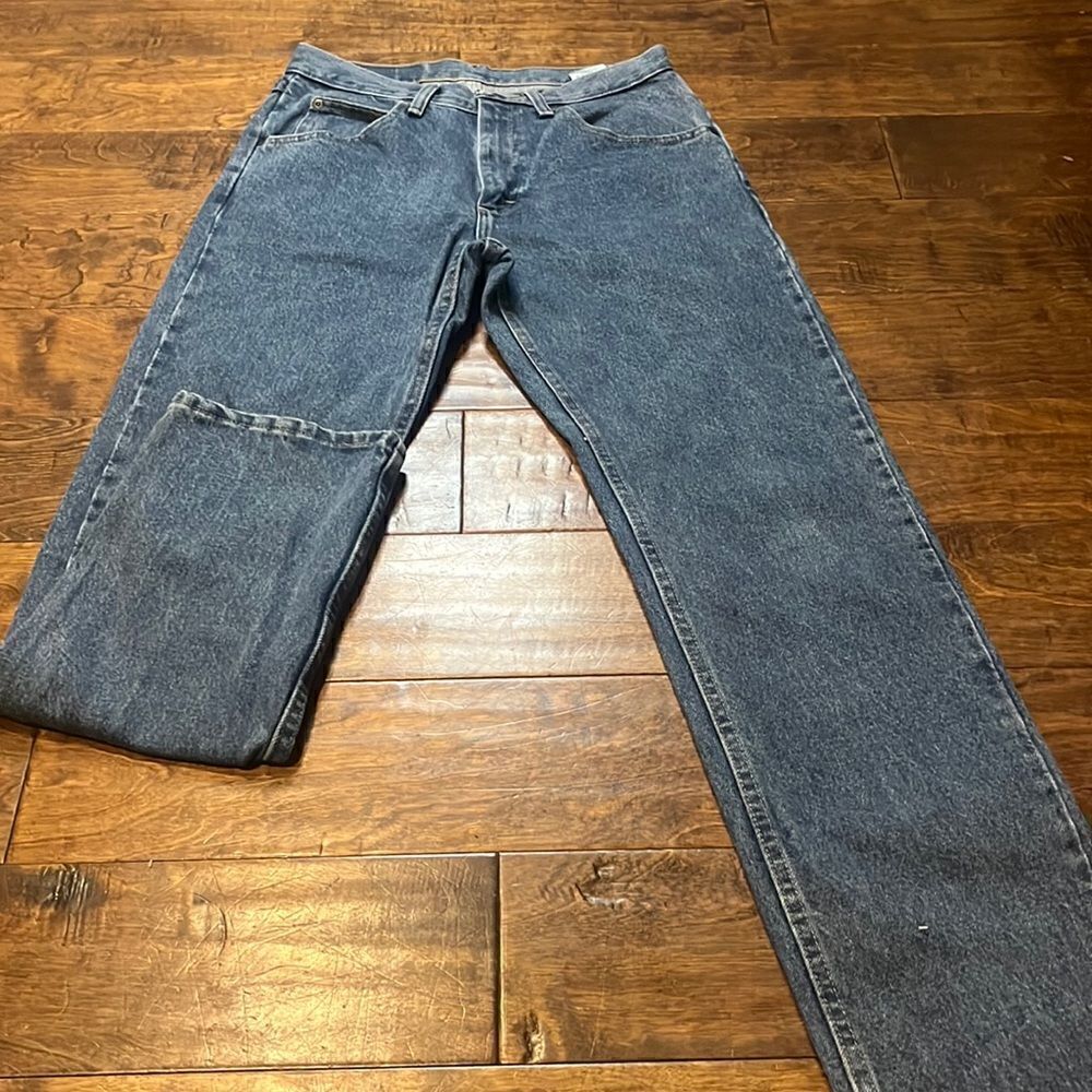 2005 Wrangler straight leg jeans, 30 x 32!